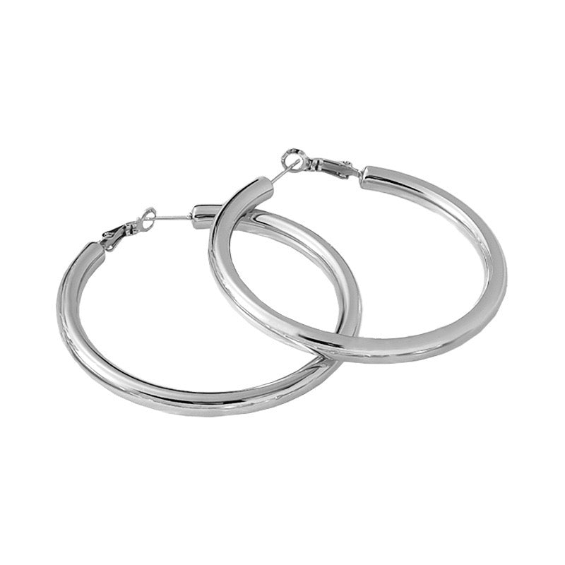 Classic round tube hoop earrings