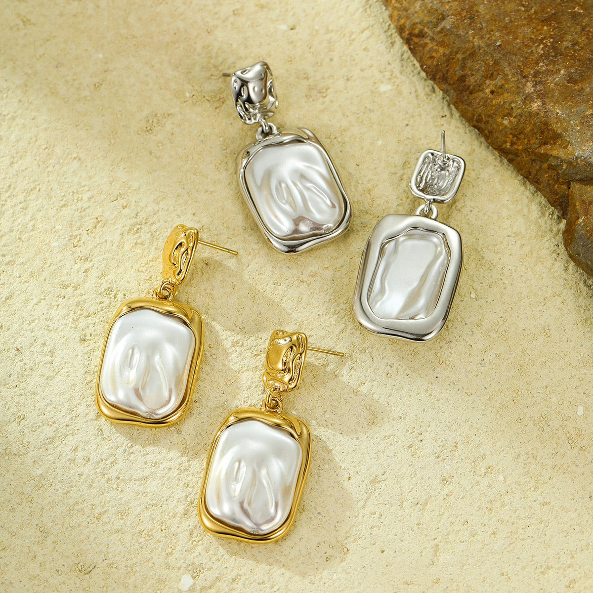 Square pearly earrings