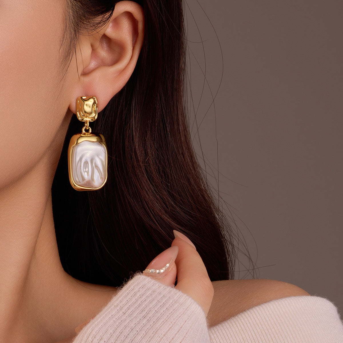 Square pearly earrings