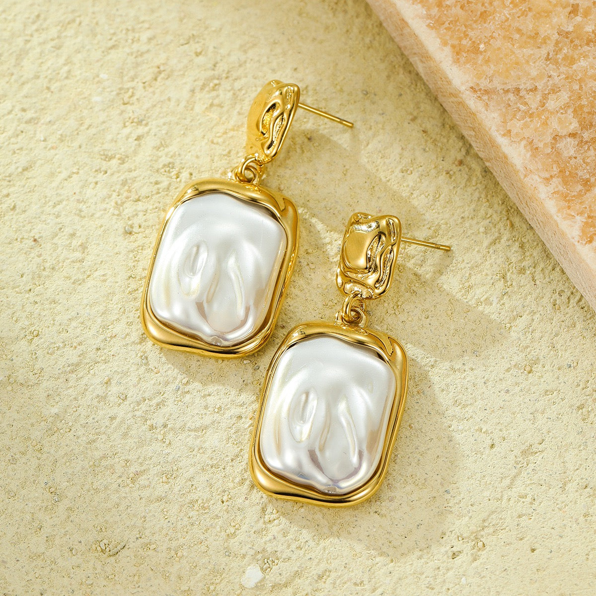 Square pearly earrings