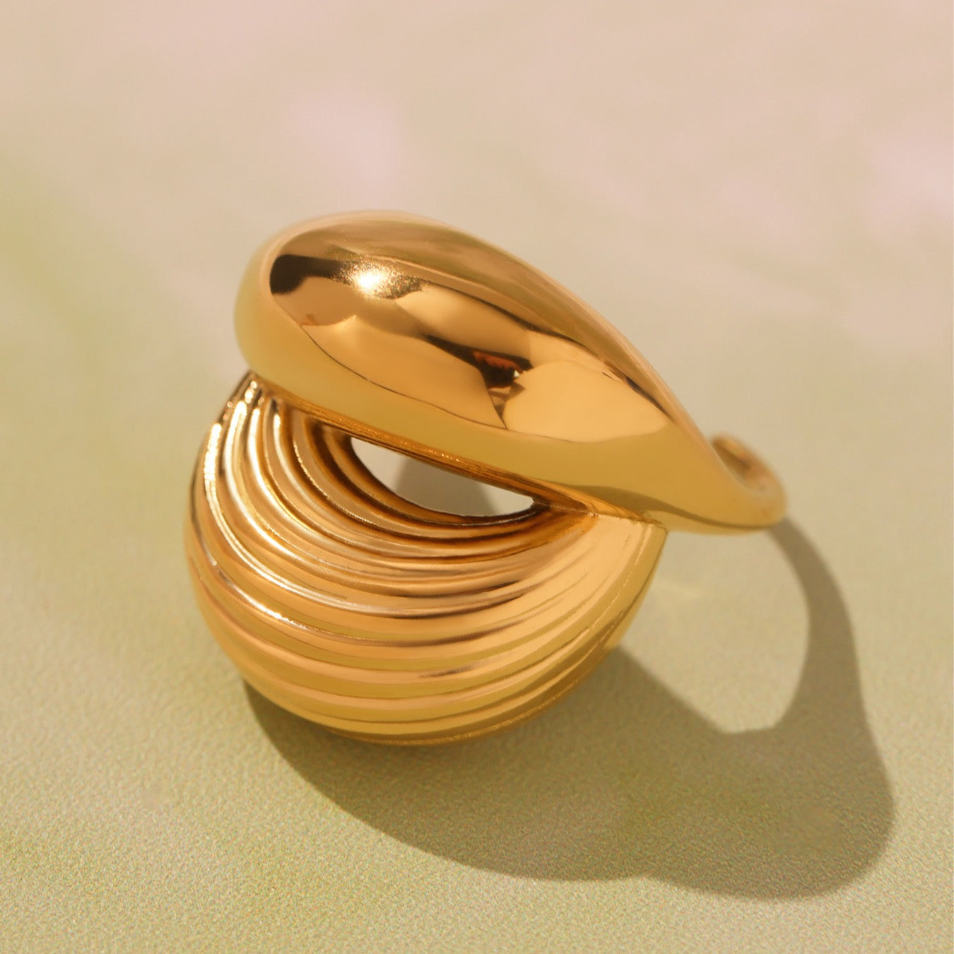 Sexy lips statement rings