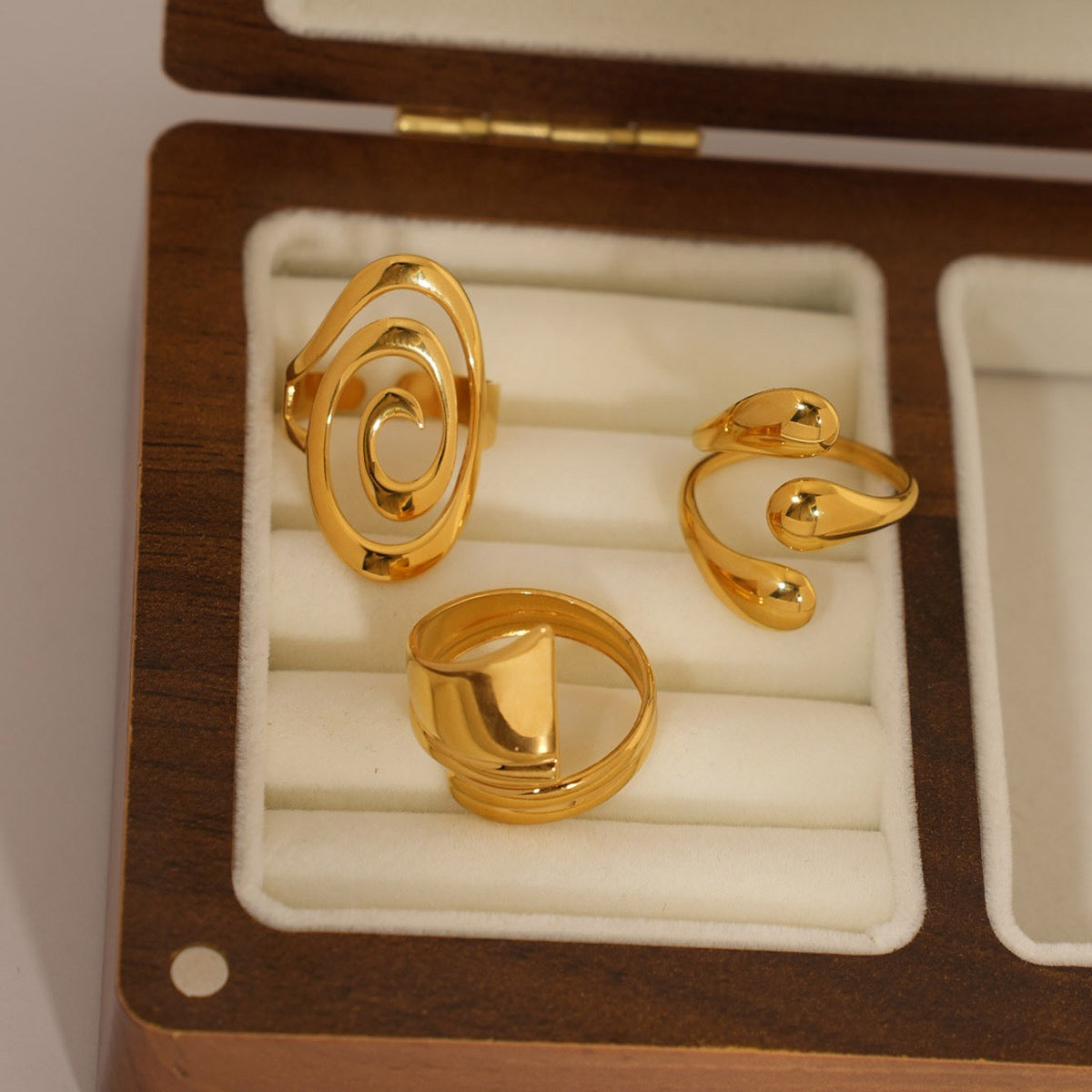 Mito Swirl rings