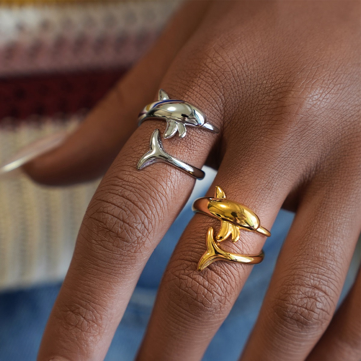 Dolphin rings