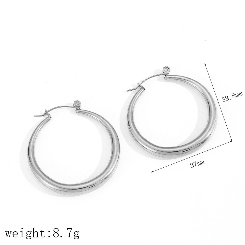 Classic hollow hoop earrings