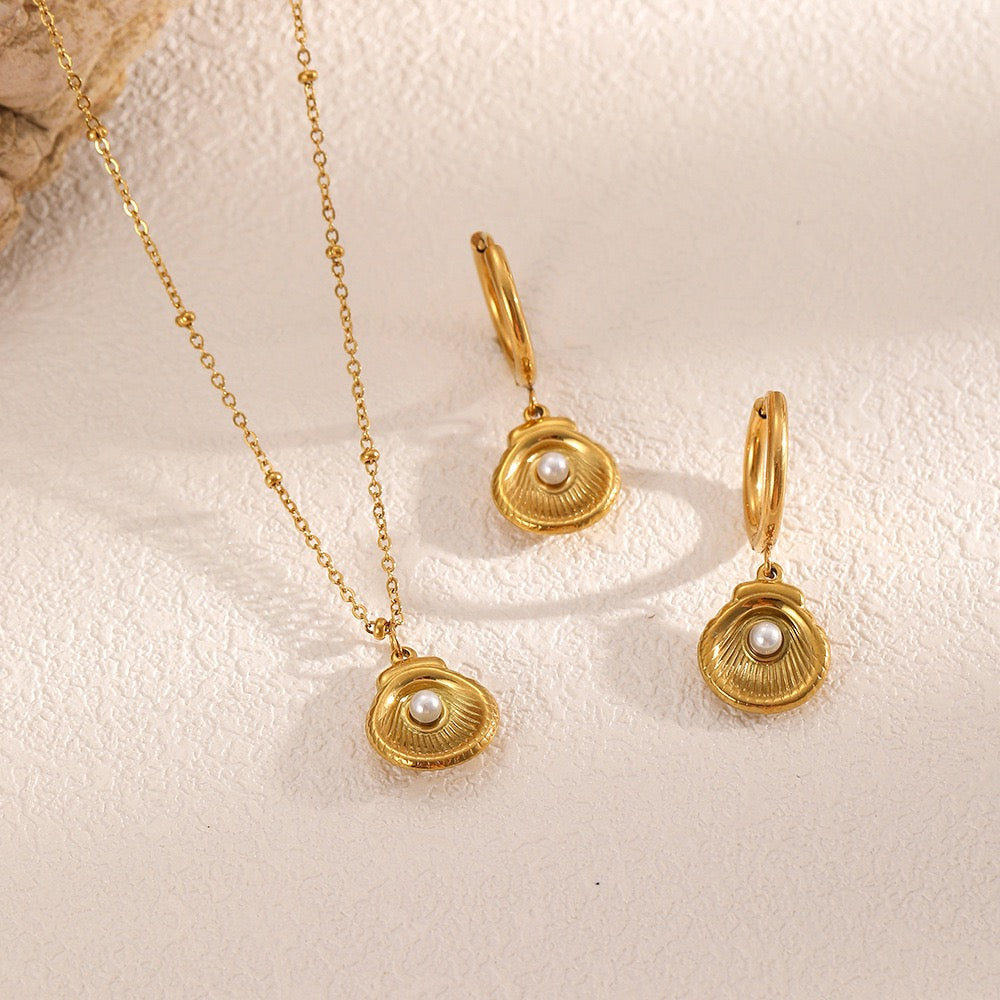 Heart of the shell earrings