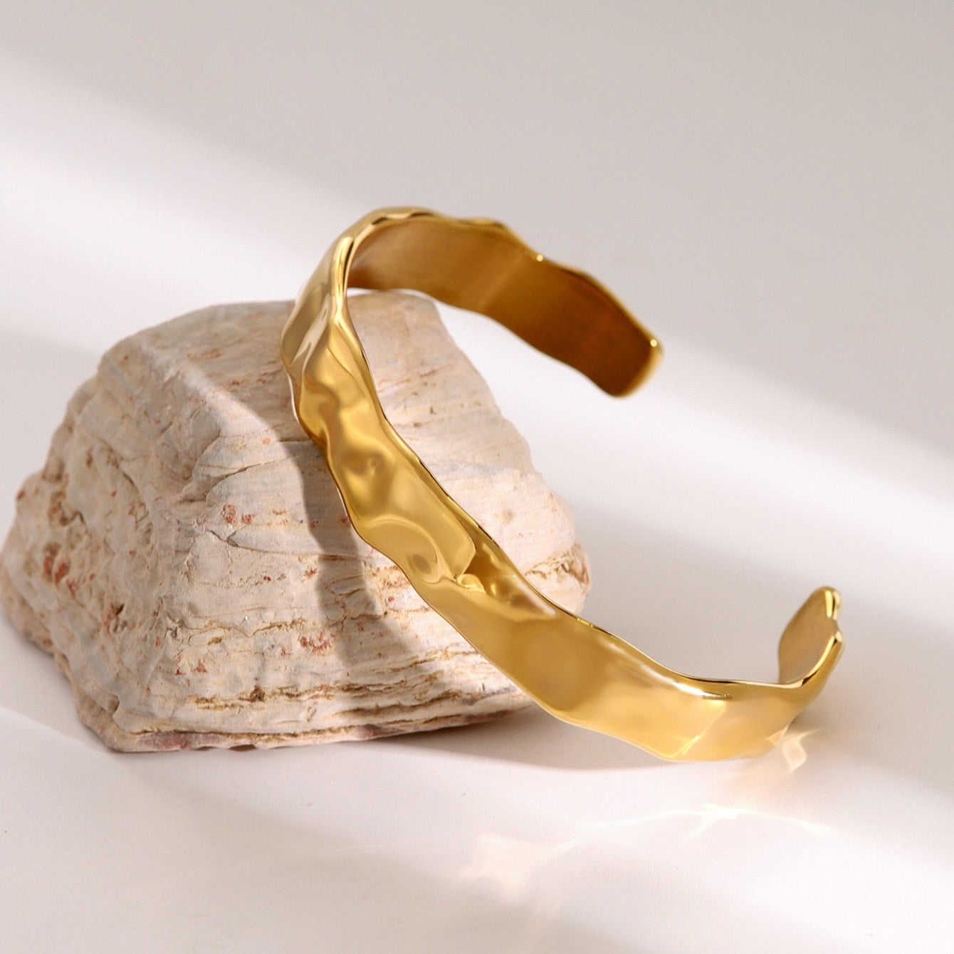 Whiplash bangle