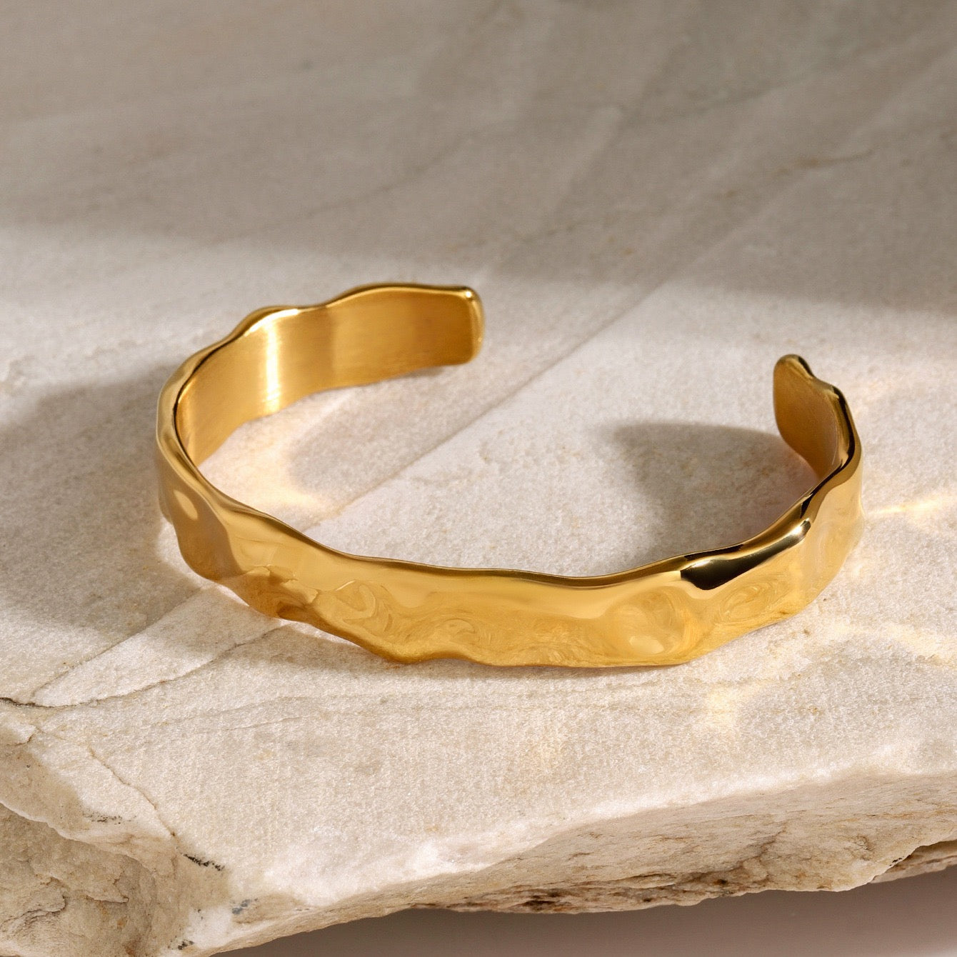 Whiplash bangle
