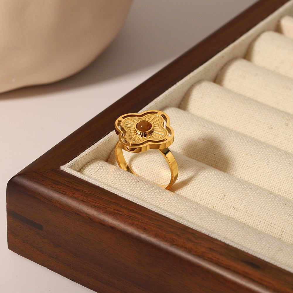 Clover flower ring
