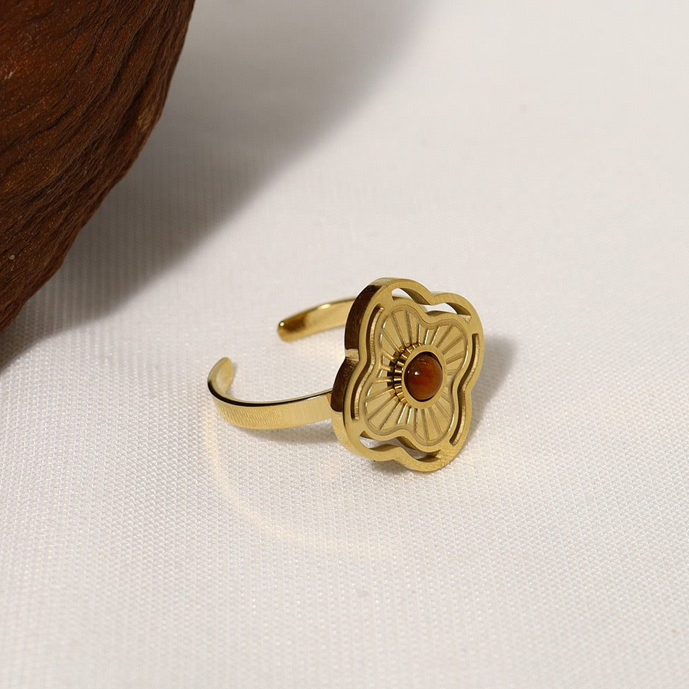 Clover flower ring