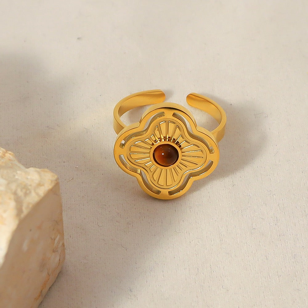 Clover flower ring