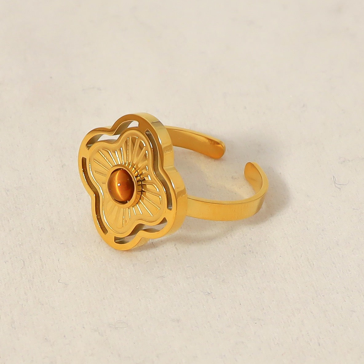 Clover flower ring