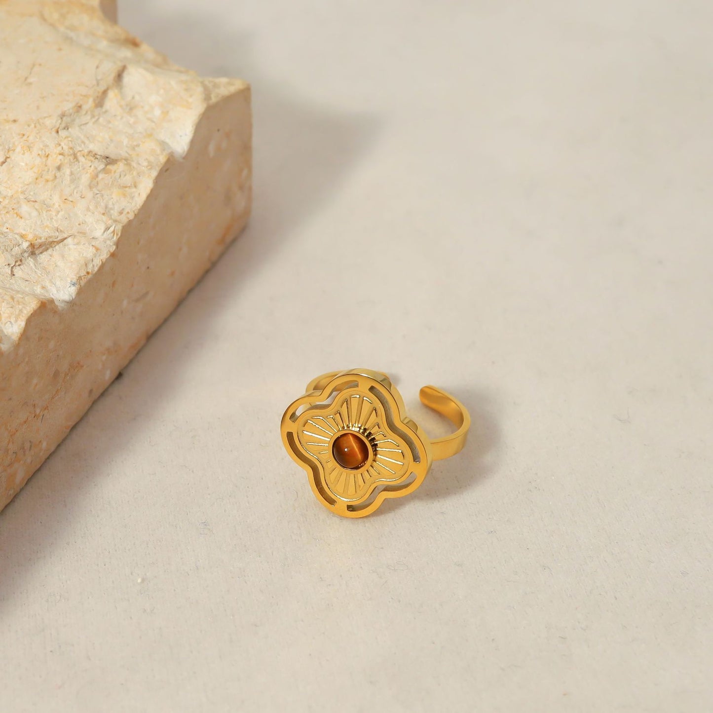 Clover flower ring