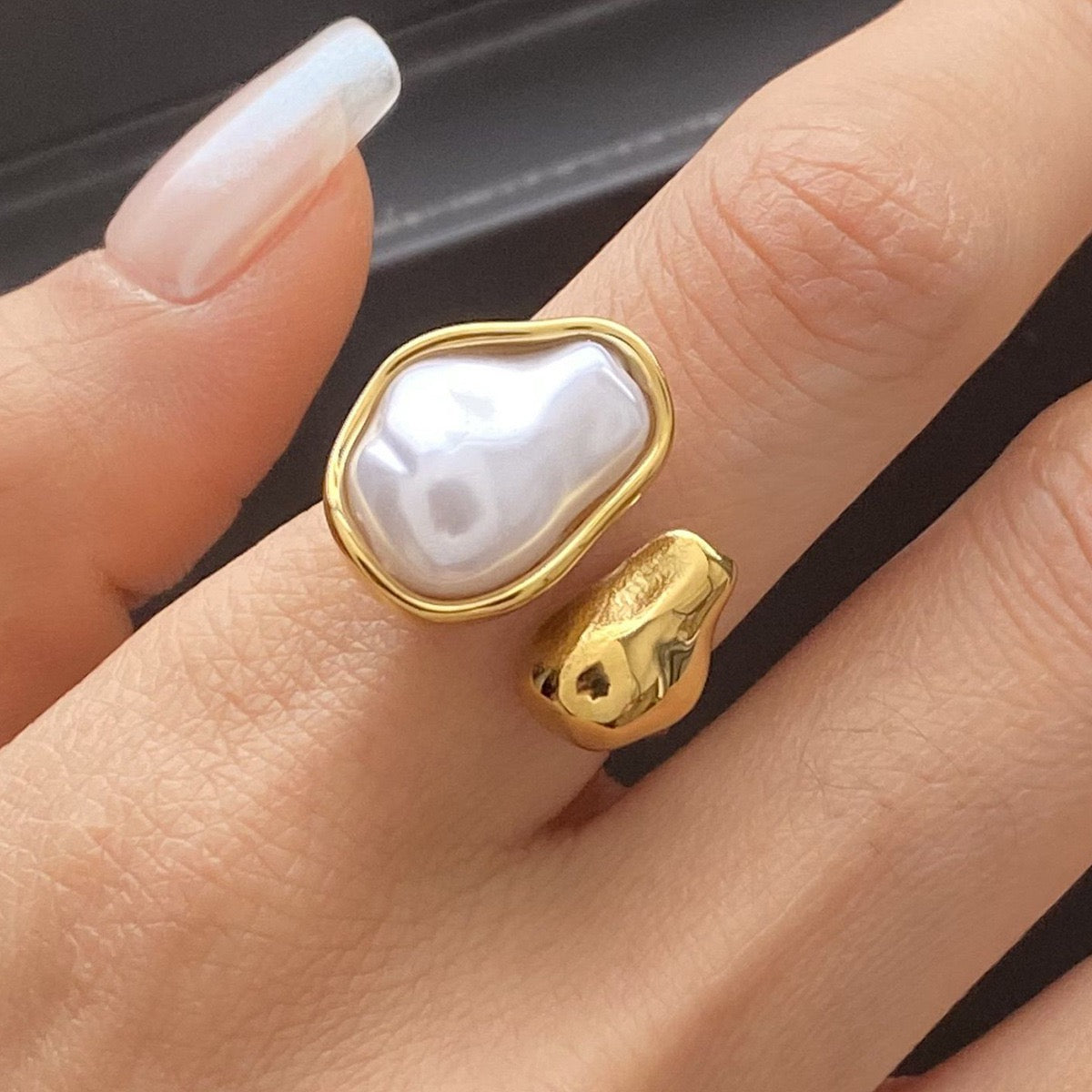 Baroque pearly set