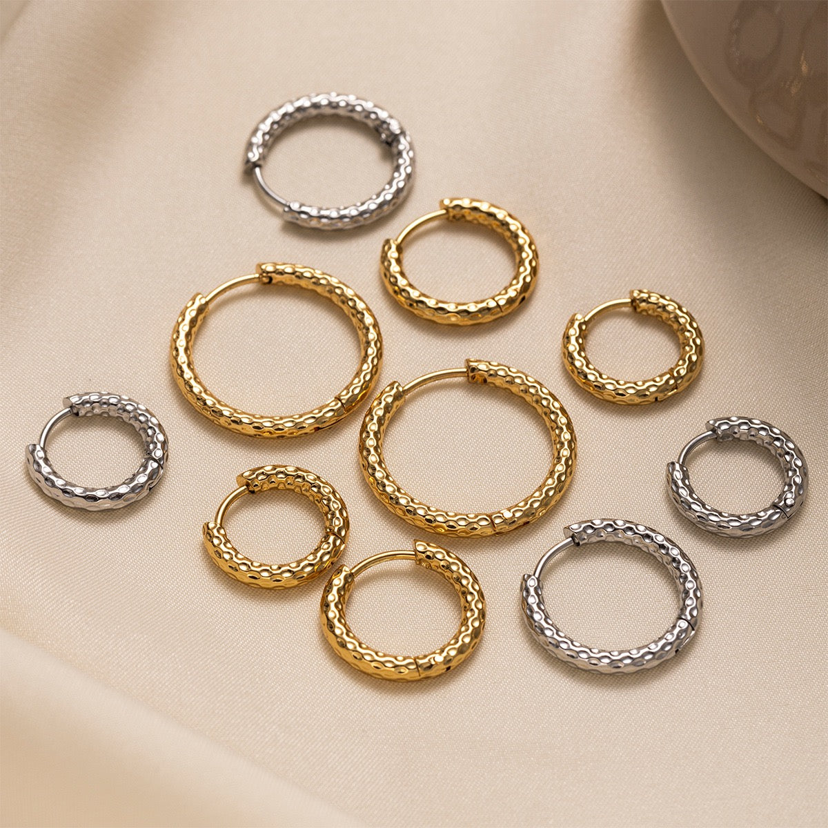 2mm classic pattern hoops earrings