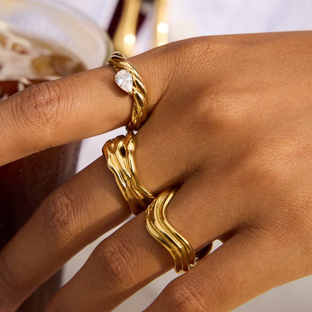 Curly rock rings