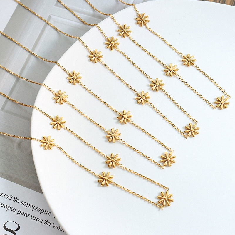 Daisy necklace