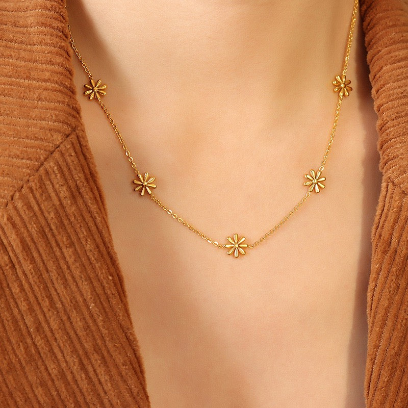 Daisy necklace