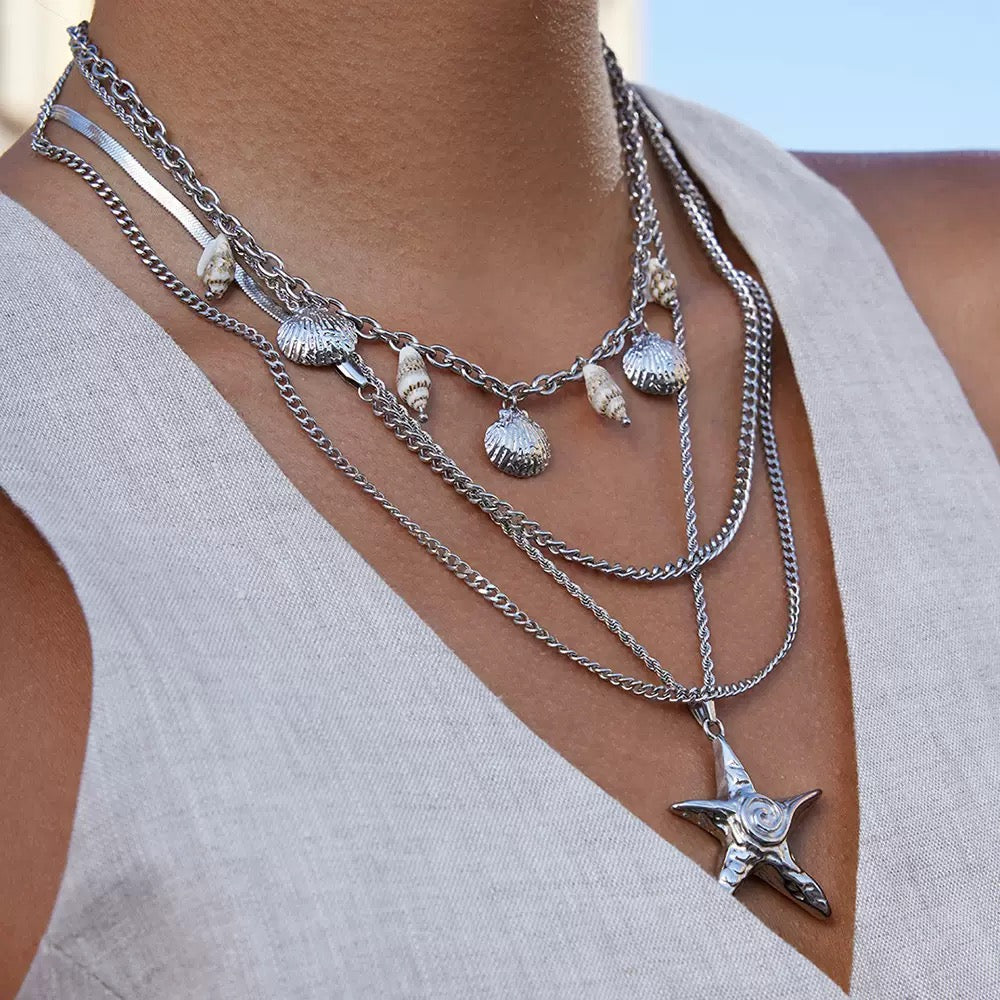 Swirl star necklace