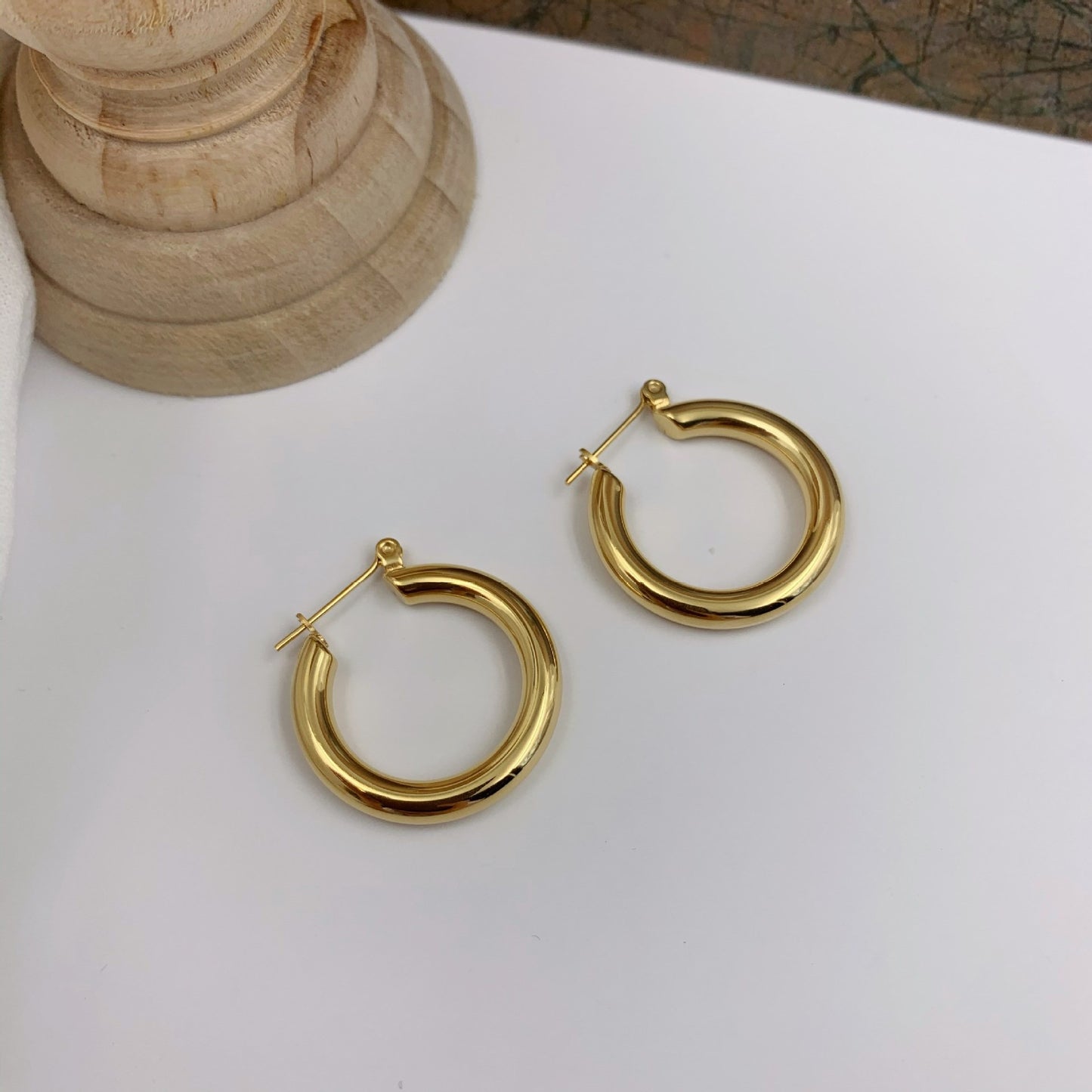 Classic round hoop earrings
