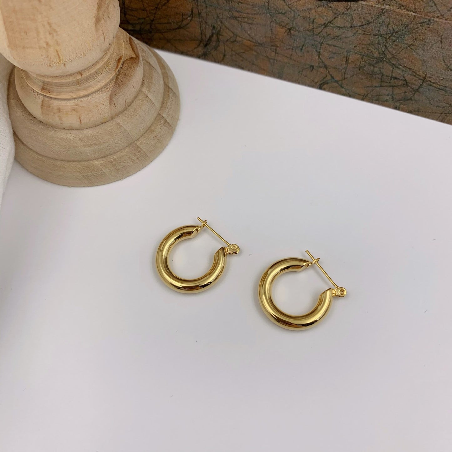 Classic round hoop earrings