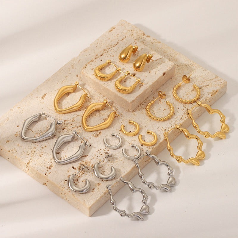 Wave lines hoop earrings