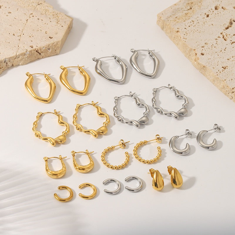Wave lines hoop earrings