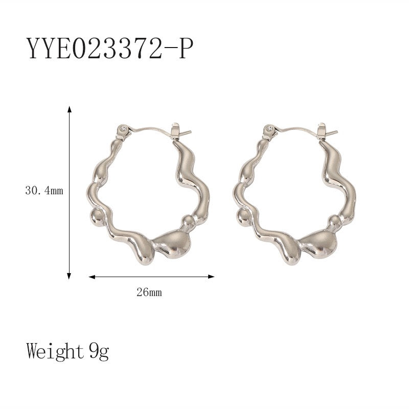 Wave lines hoop earrings