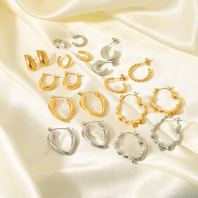 Wave lines hoop earrings