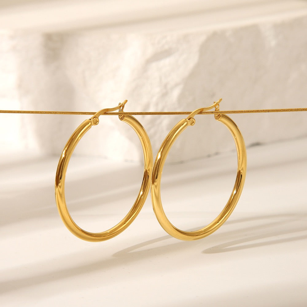 Plain classic hoops earrings
