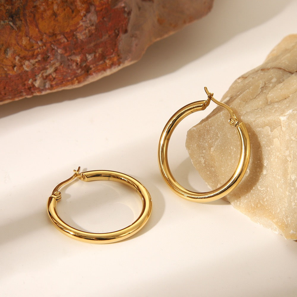 Plain classic hoops earrings