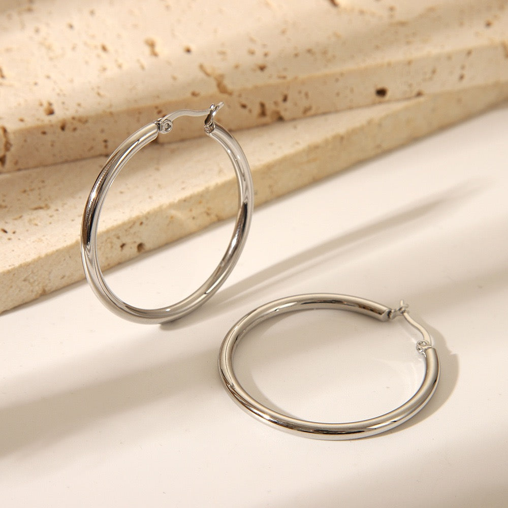 Plain classic hoops earrings