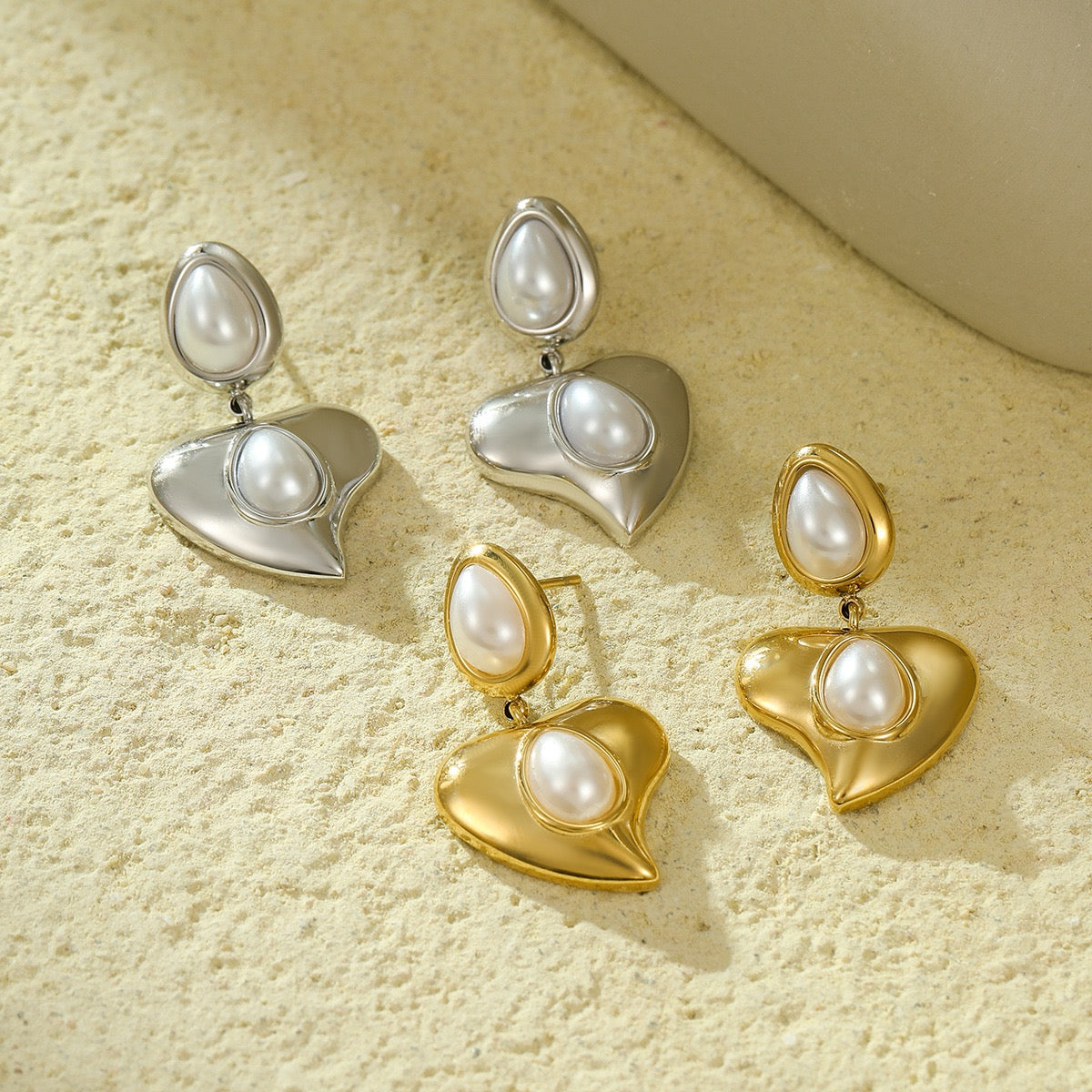 Golden heart pearly earrings