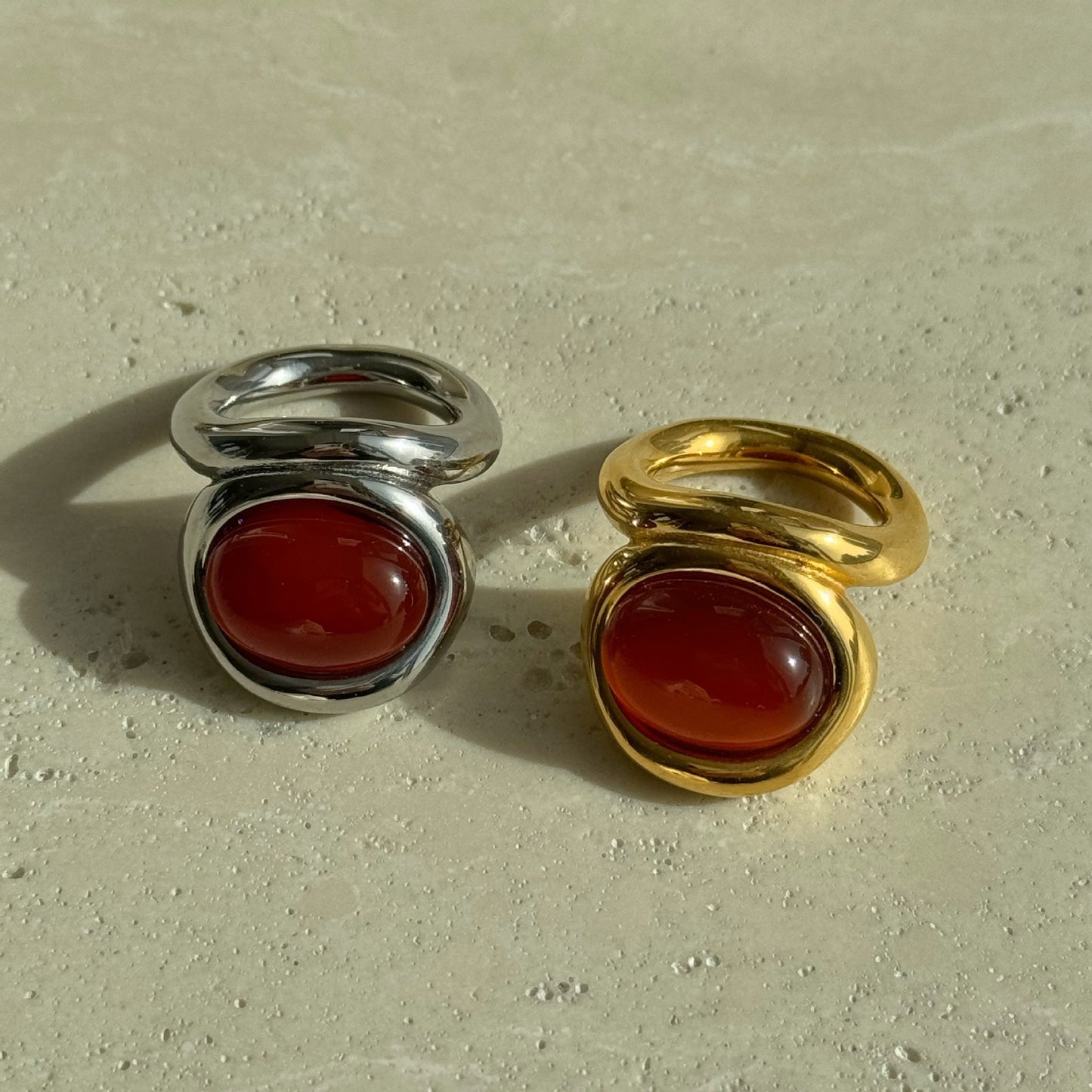 Round stone rings
