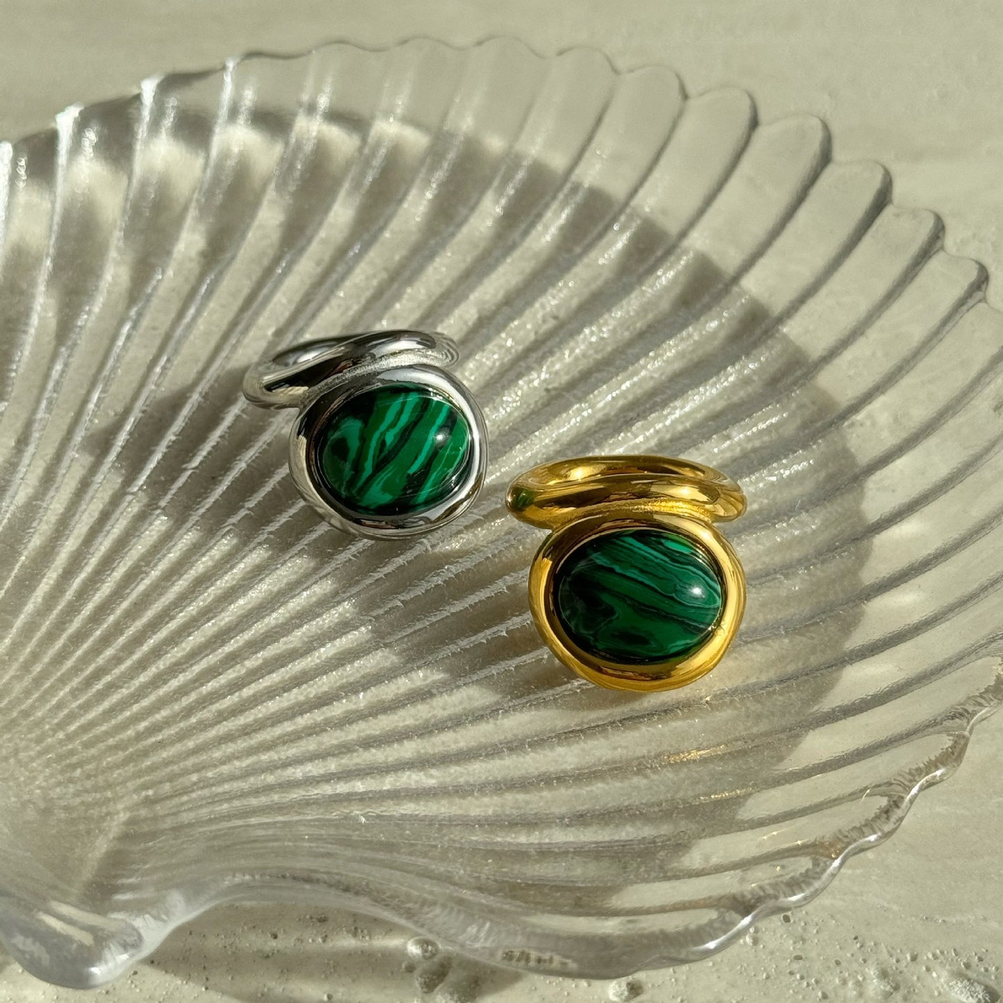 Round stone rings