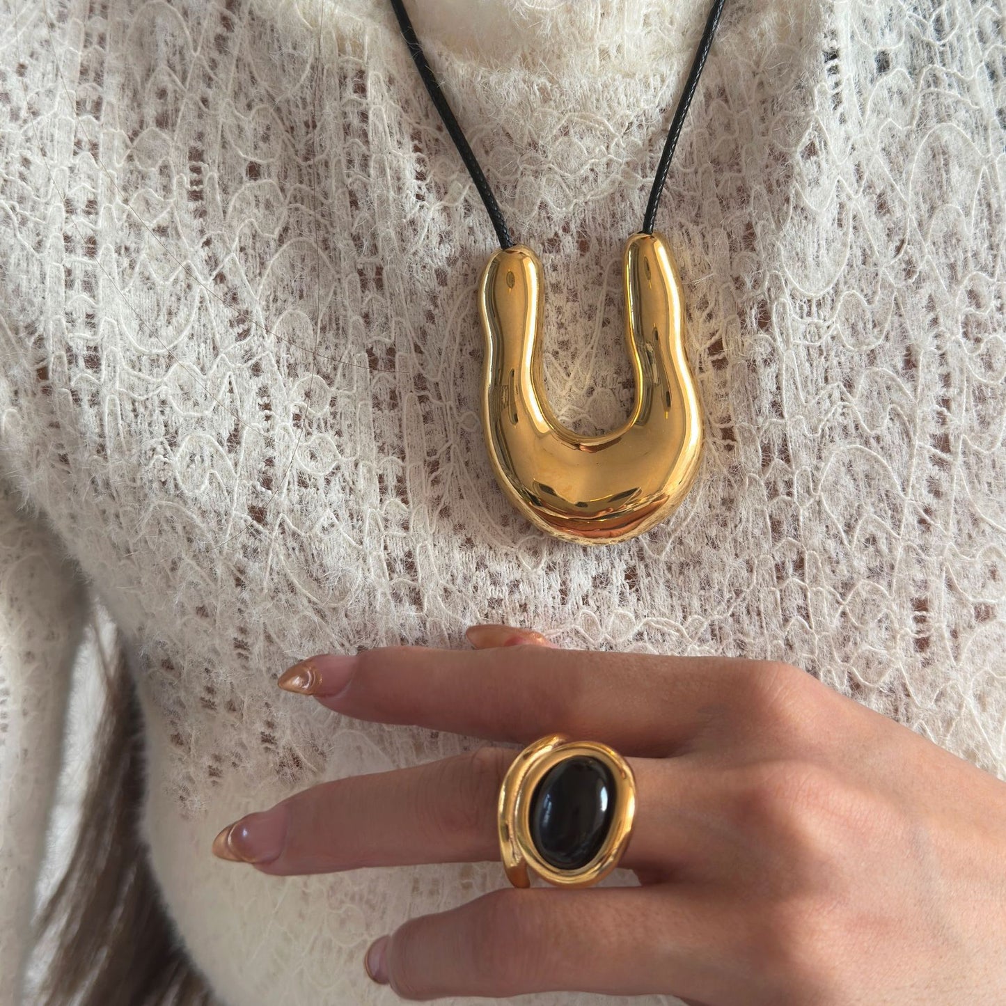 Round stone rings
