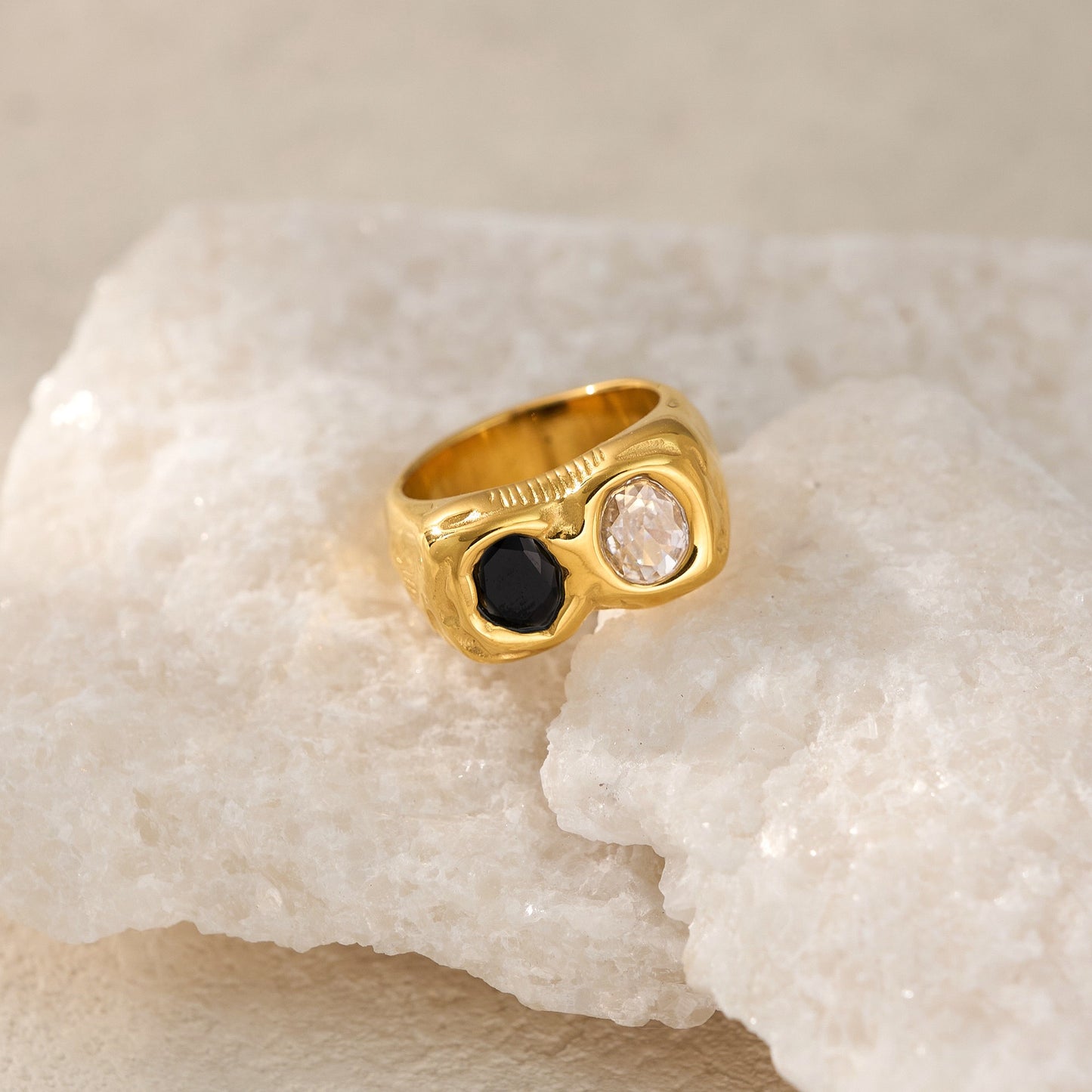 Volimte Black And White rings