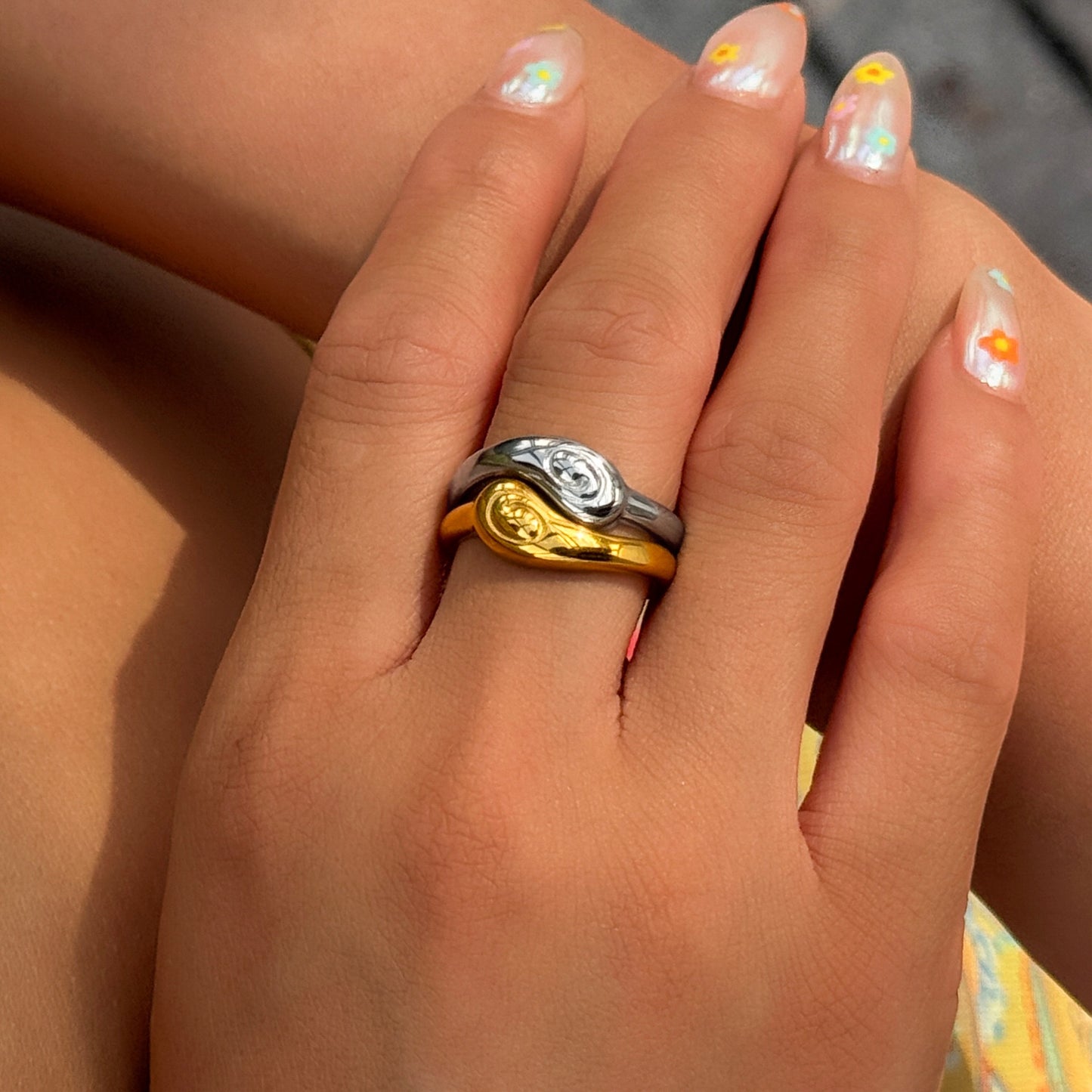 Swirl couple of rings