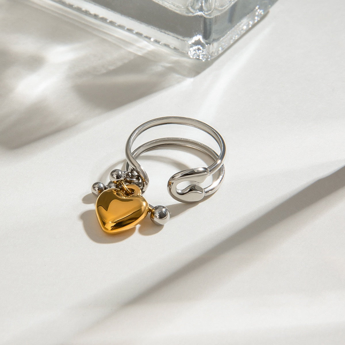Dangling pendant rings