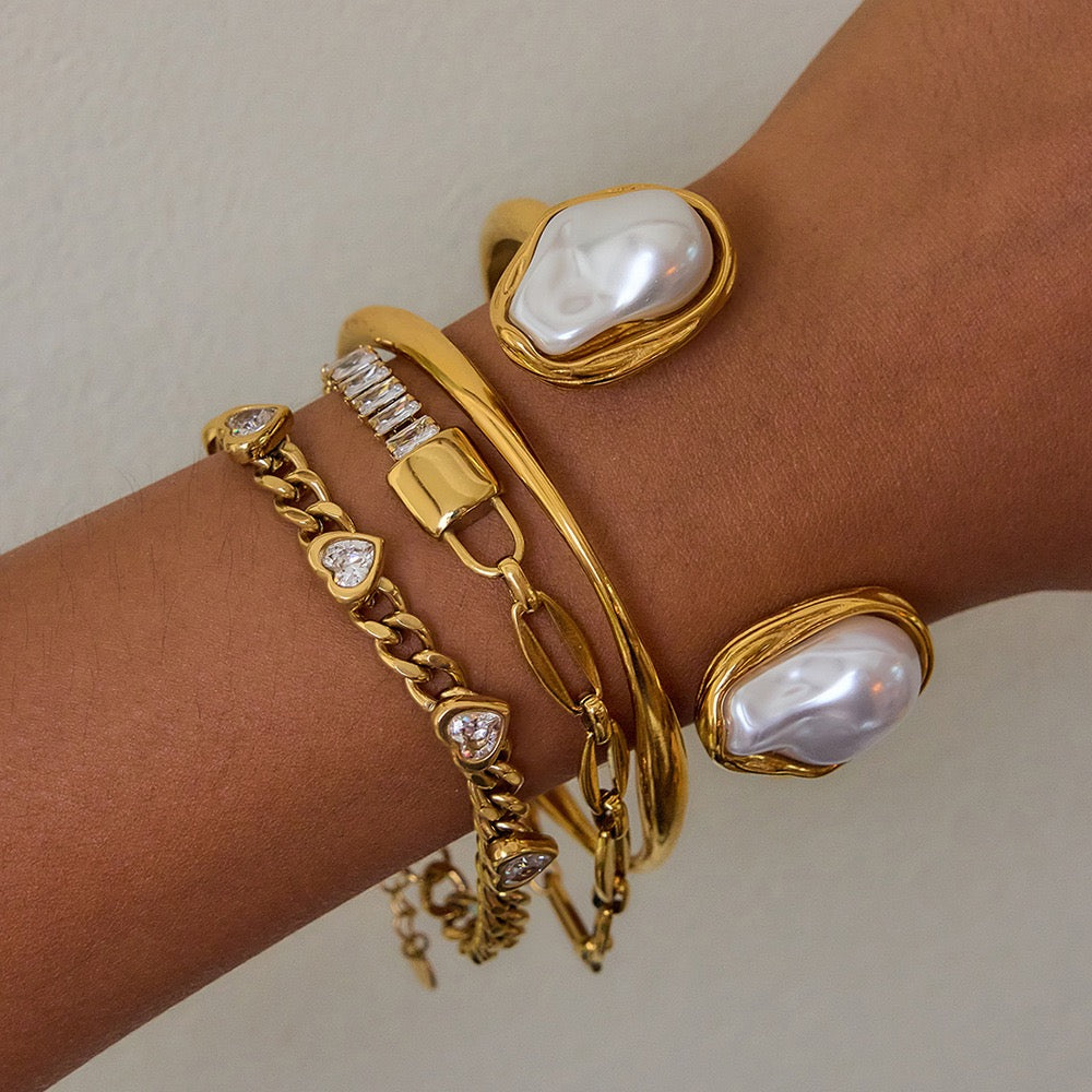 Baroque pearly bangle set