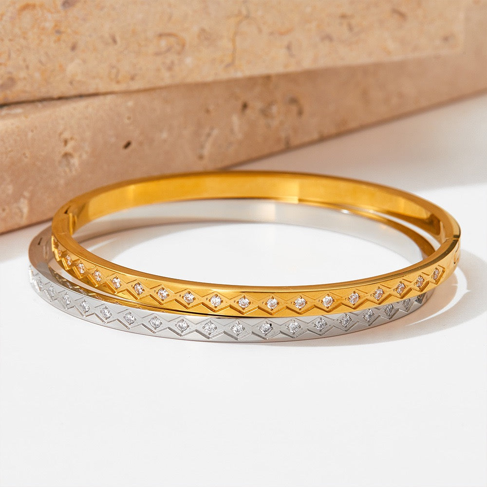 Club bangle