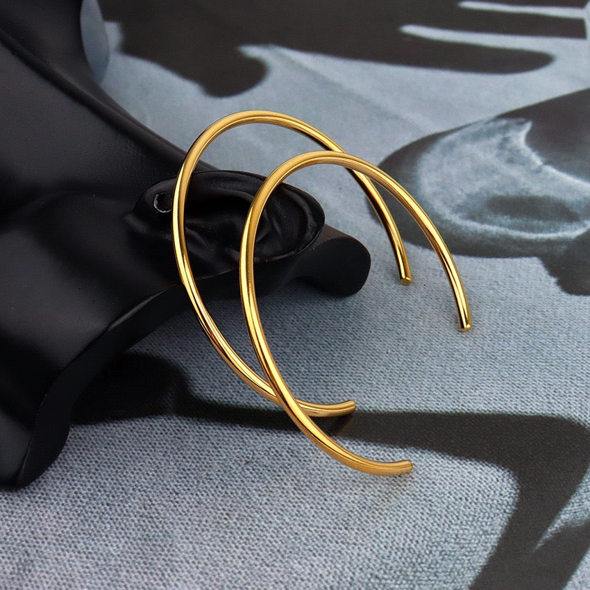 Classic thin bangle