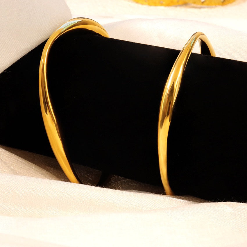 Mobius band bangle