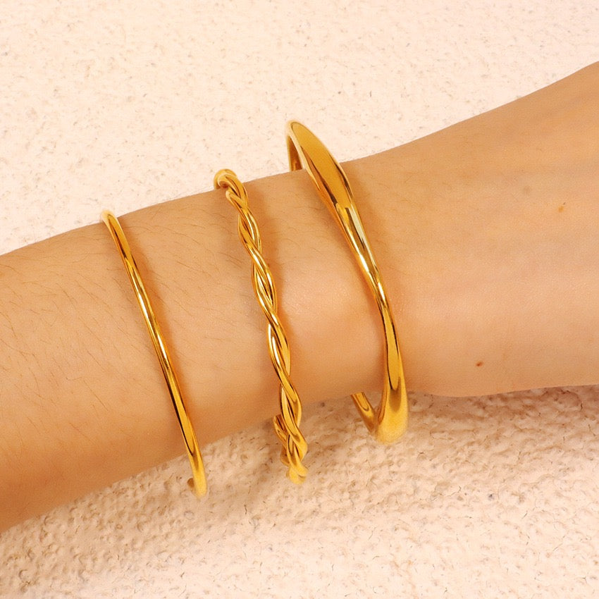 Mobius band bangle