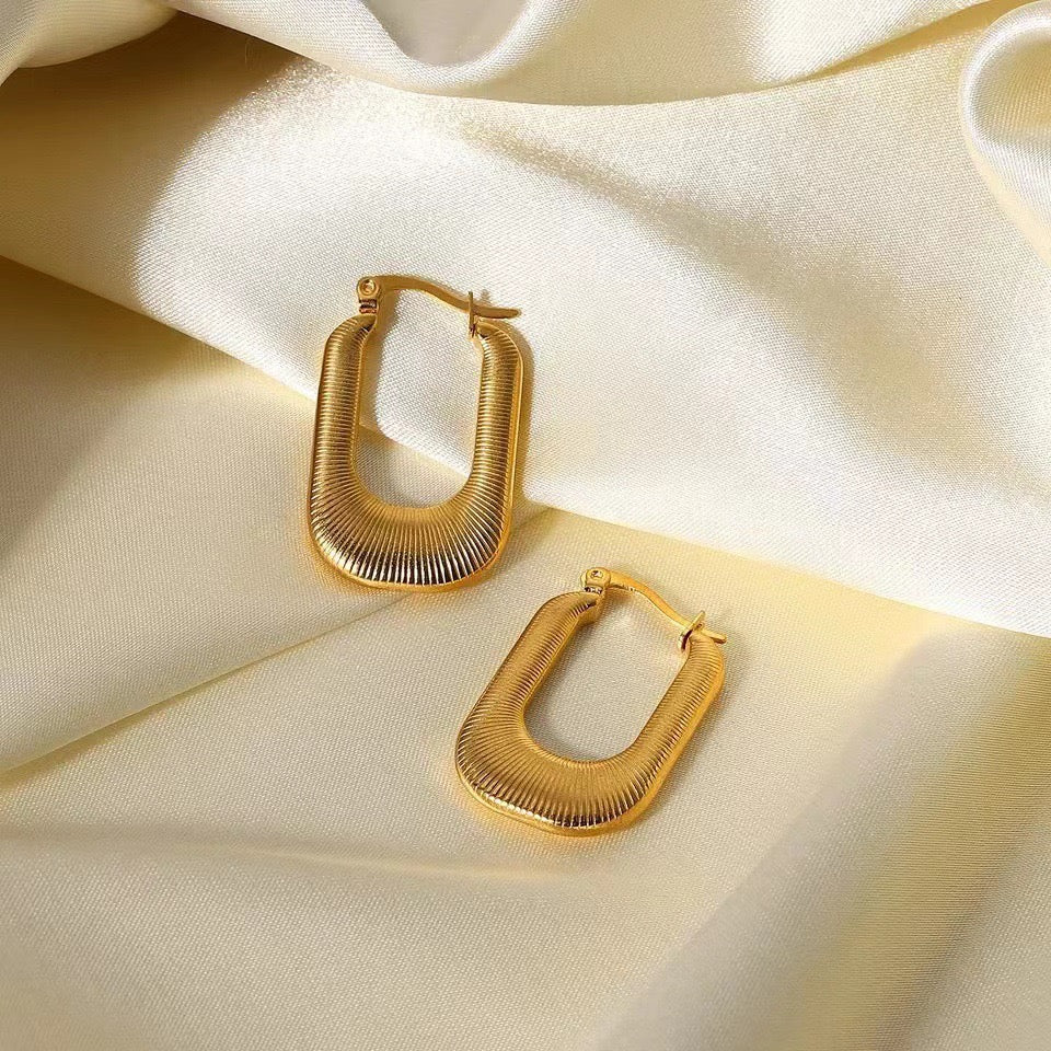 Daran square hoops earrings