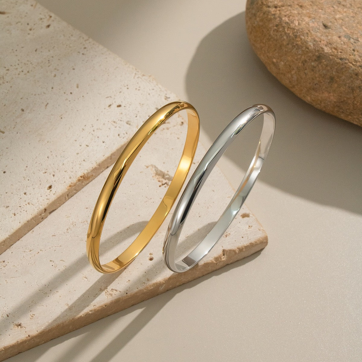 Classic round hoop bangle