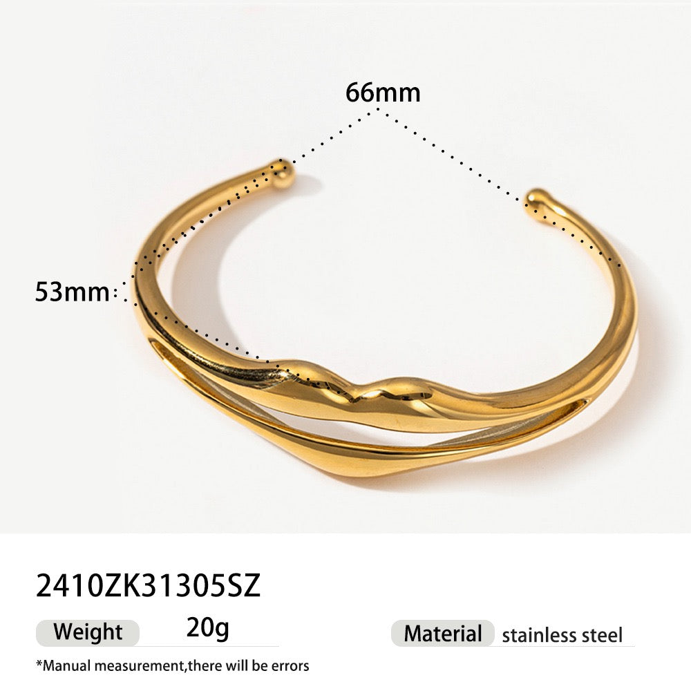 Sexy lips bangle