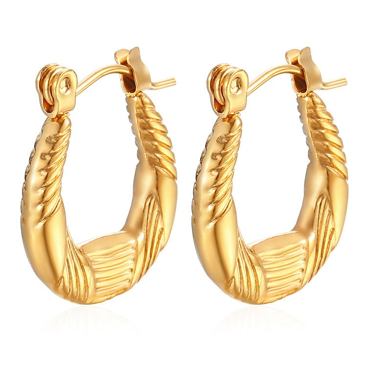 Dainty pattern hoops earrings