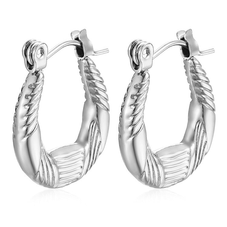 Dainty pattern hoops earrings