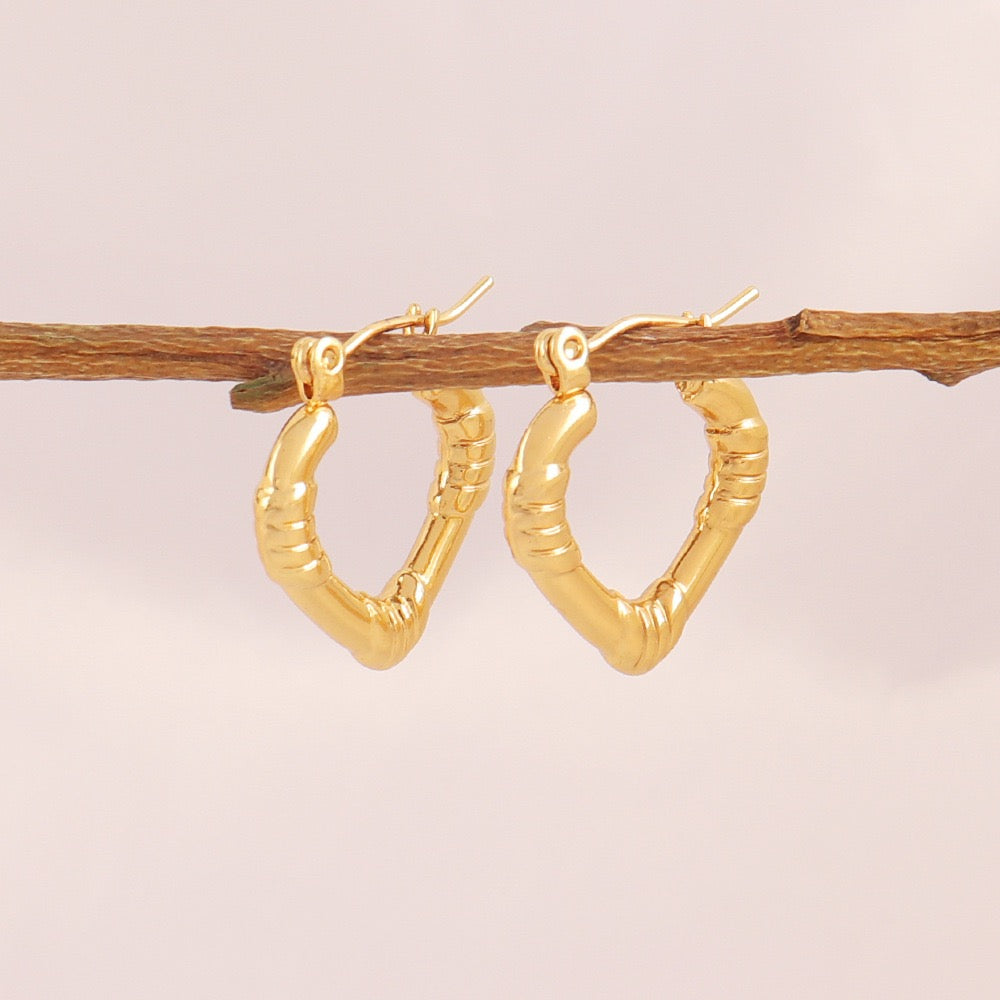 Dainty pattern hoops earrings