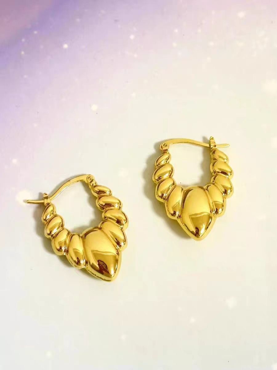 Lisa hearts hoops